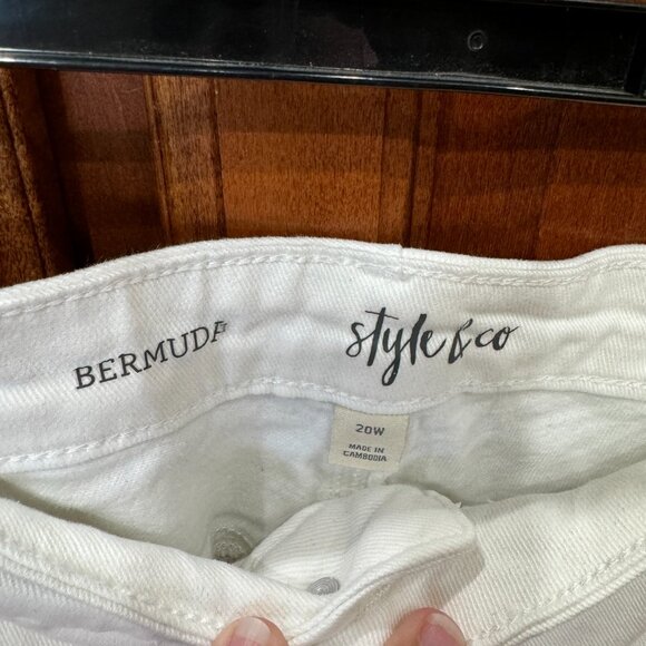 Womens Bermuda Shorts White - Picture 3 of 4